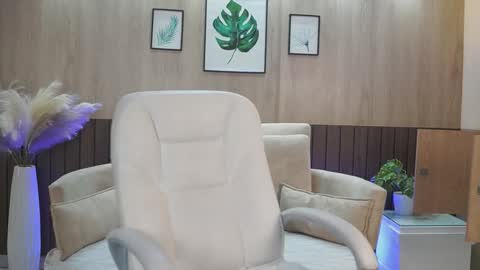 Allice  online show from September 8, 2025, 7:02 pm
