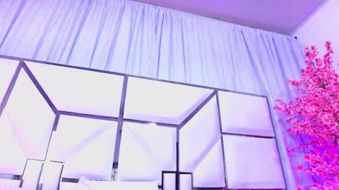 Allicia online show from April 12, 2026, 12:32 pm