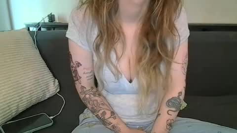 alliebearx online show from June 25, 2026, 5:50 pm