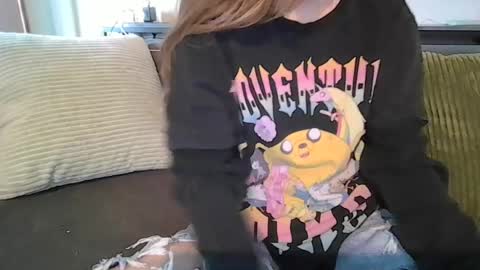 alliebearx online show from July 16, 2026, 6:47 pm