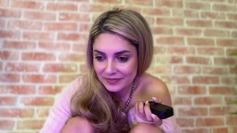 Snapshot of alliesynns chatting on December 11, 2024, 12:34 pm Allie online show from December 11, 2024, 12:34 pm