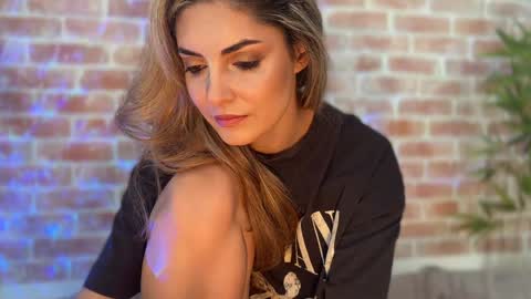 Snapshot of alliesynns chatting on December 12, 2024, 11:07 am Allie online show from December 12, 2024, 11:07 am