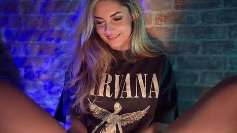 Snapshot of alliesynns chatting on December 12, 2024, 2:11 pm Allie online show from December 12, 2024, 2:11 pm