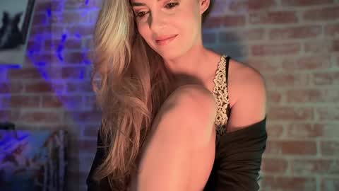 Snapshot of alliesynns chatting on December 13, 2024, 1:55 pm Allie online show from December 13, 2024, 1:55 pm