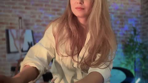 Snapshot of alliesynns chatting on December 17, 2024, 6:24 am Allie online show from December 17, 2024, 6:24 am