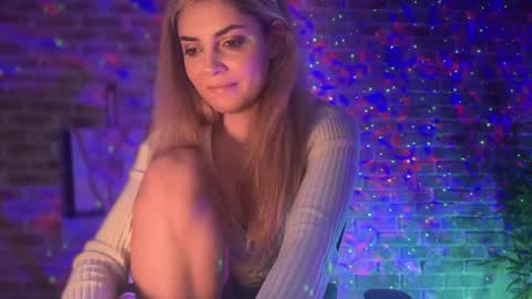 Snapshot of alliesynns chatting on December 17, 2024, 2:44 pm Allie online show from December 17, 2024, 2:44 pm