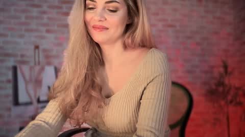 Snapshot of alliesynns chatting on December 19, 2024, 6:12 am Allie online show from December 19, 2024, 6:12 am