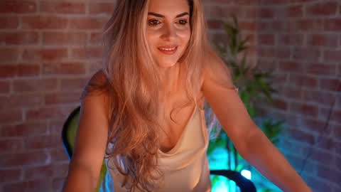 Snapshot of alliesynns chatting on December 21, 2024, 5:58 am Allie online show from December 21, 2024, 5:58 am