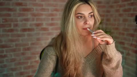 Snapshot of alliesynns chatting on December 23, 2024, 1:45 pm Allie online show from December 23, 2024, 1:45 pm