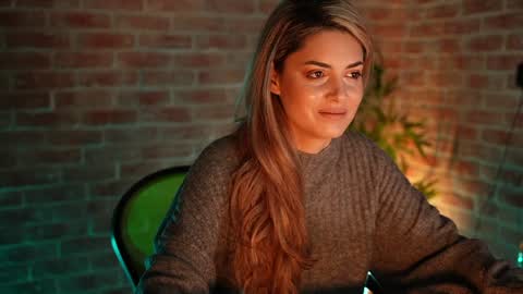 Snapshot of alliesynns chatting on December 30, 2024, 5:58 am Allie online show from December 30, 2024, 5:58 am