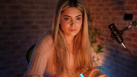 Snapshot of alliesynns chatting on January 9, 2025, 5:34 am Allie online show from January 9, 2025, 5:34 am