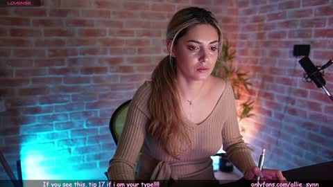 Snapshot of alliesynns chatting on January 12, 2025, 6:49 am Allie online show from January 12, 2025, 6:49 am