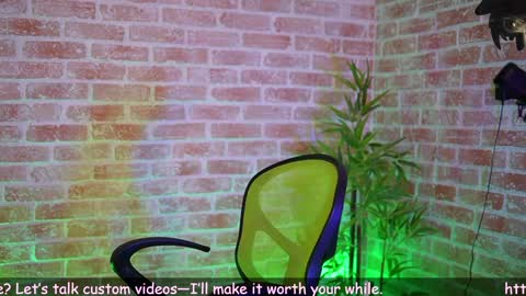 Snapshot of alliesynns chatting on January 21, 2025, 8:19 am Allie online show from January 21, 2025, 8:19 am