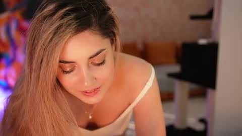 Snapshot of alliesynns chatting on February 19, 2025, 1:50 pm Allie online show from February 19, 2025, 1:50 pm