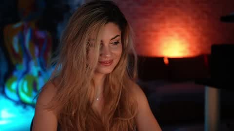 Snapshot of alliesynns chatting on February 26, 2025, 4:36 am Allie online show from February 26, 2025, 4:36 am