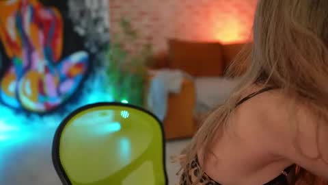 Snapshot of alliesynns chatting on February 26, 2025, 12:36 pm Allie online show from February 26, 2025, 12:36 pm