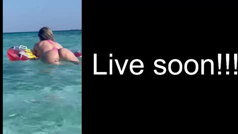 Snapshot of alliesynns chatting on October 3, 2025, 4:09 am Allie online show from October 3, 2025, 4:09 am