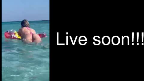 Snapshot of alliesynns chatting on October 4, 2025, 4:54 am Allie online show from October 4, 2025, 4:54 am