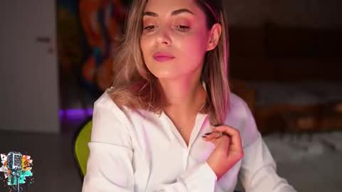 Snapshot of alliesynns chatting on October 6, 2025, 9:51 am Allie online show from October 6, 2025, 9:51 am