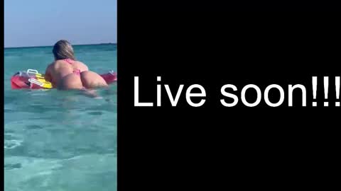 Snapshot of alliesynns chatting on October 14, 2025, 4:46 am Allie online show from October 14, 2025, 4:46 am