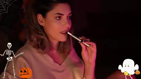 Snapshot of alliesynns chatting on October 15, 2025, 4:56 am Allie online show from October 15, 2025, 4:56 am