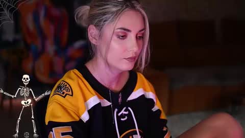 Snapshot of alliesynns chatting on October 23, 2025, 11:20 am Allie online show from October 23, 2025, 11:20 am