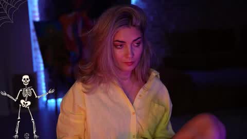 Snapshot of alliesynns chatting on October 26, 2025, 5:46 am Allie online show from October 26, 2025, 5:46 am