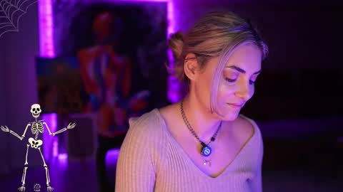 Snapshot of alliesynns chatting on October 28, 2025, 5:22 am Allie online show from October 28, 2025, 5:22 am