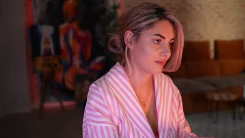 Snapshot of alliesynns chatting on October 30, 2025, 6:15 am Allie online show from October 30, 2025, 6:15 am