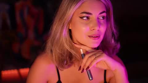 Snapshot of alliesynns chatting on November 4, 2025, 5:50 am Allie online show from November 4, 2025, 5:50 am