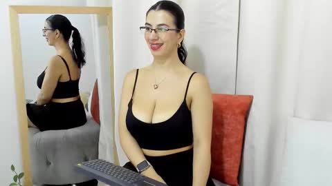    online show from November 4, 2025, 7:13 pm