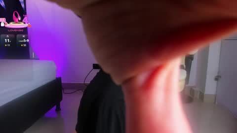 Alli  online show from October 3, 2025, 7:33 pm