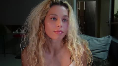 allissonhotbb online show from January 19, 2025, 7:26 pm