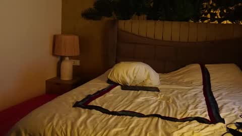 allissonhotbb online show from February 6, 2025, 8:02 pm