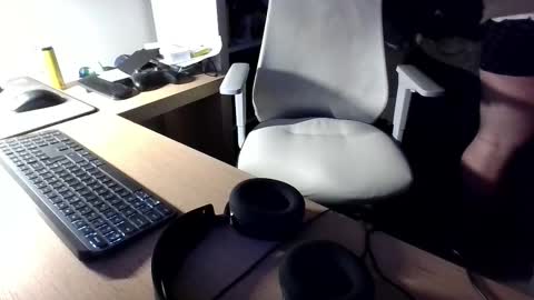 Snapshot of allowis2 chatting on November 13, 2025, 9:03 pm allowis2 online show from November 13, 2025, 9:03 pm