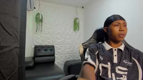 alluringangel01 online show from December 1, 2025, 1:43 am