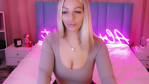 AlwaysHot online show from January 18, 2025, 2:47 am