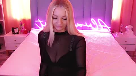 AlwaysHot online show from February 6, 2025, 3:06 am