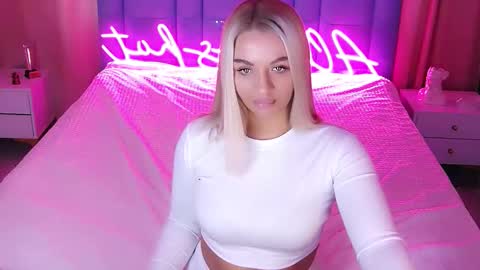 AlwaysHot online show from October 25, 2025, 2:19 am