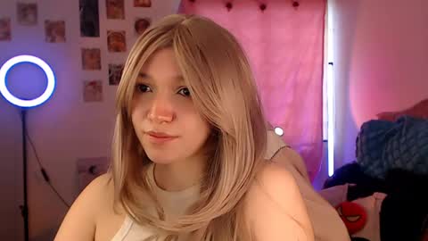 Snapshot of ally_donfort chatting on April 17, 2026, 9:07 pm Ally online show from April 17, 2026, 9:07 pm