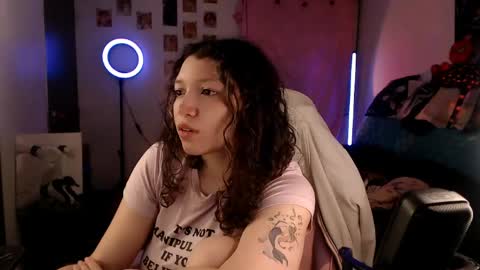 Snapshot of ally_donfort chatting on April 24, 2026, 11:18 pm Ally online show from April 24, 2026, 11:18 pm