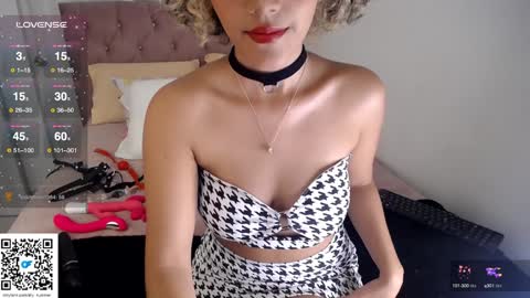 Snapshot of ally_summer chatting on January 24, 2025, 11:34 pm ally_summer online show from January 24, 2025, 11:34 pm