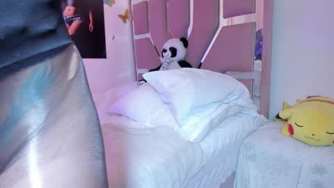 Snapshot of ally_sun_ chatting on March 7, 2025, 4:22 pm Ana the Queen of the Pantyhose online show from March 7, 2025, 4:22 pm