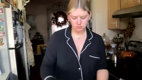 allyanalangel online show from October 28, 2025, 5:59 pm