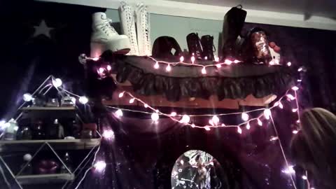 allymoon1369 online show from February 19, 2026, 9:49 am