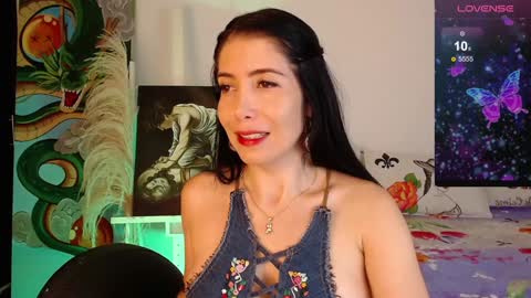 Snapshot of alma_art_ chatting on December 19, 2024, 11:35 pm alma_art_ online show from December 19, 2024, 11:35 pm