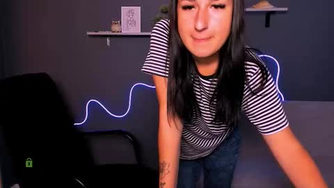 alma_black online show from September 10, 2025, 5:51 am