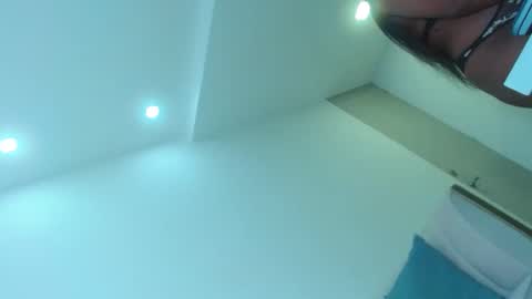 almadoll_ online show from October 31, 2025, 8:21 pm