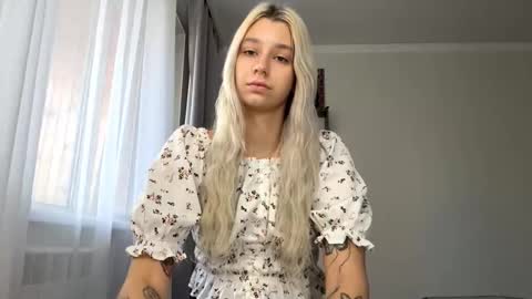 Arina online show from September 24, 2025, 8:17 am