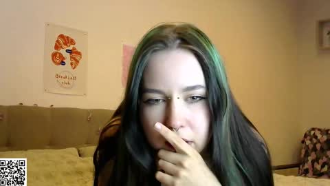 Snapshot of almmilk chatting on September 18, 2025, 3:47 pm Lina online show from September 18, 2025, 3:47 pm